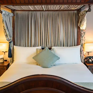 https://the-red-lion-hotel-london.brighton-hotels-england.com